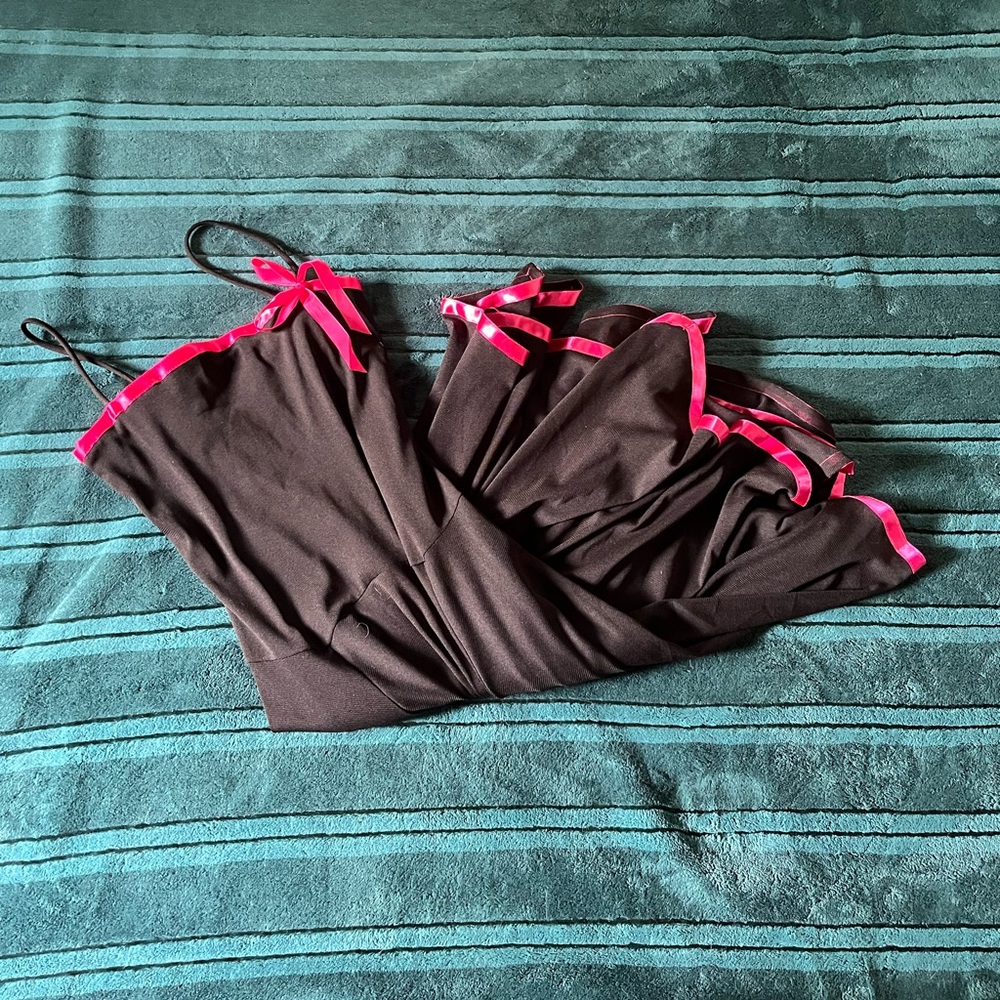 Beautiful vintage black dress with pink ribbon detailing from taboo 🥹